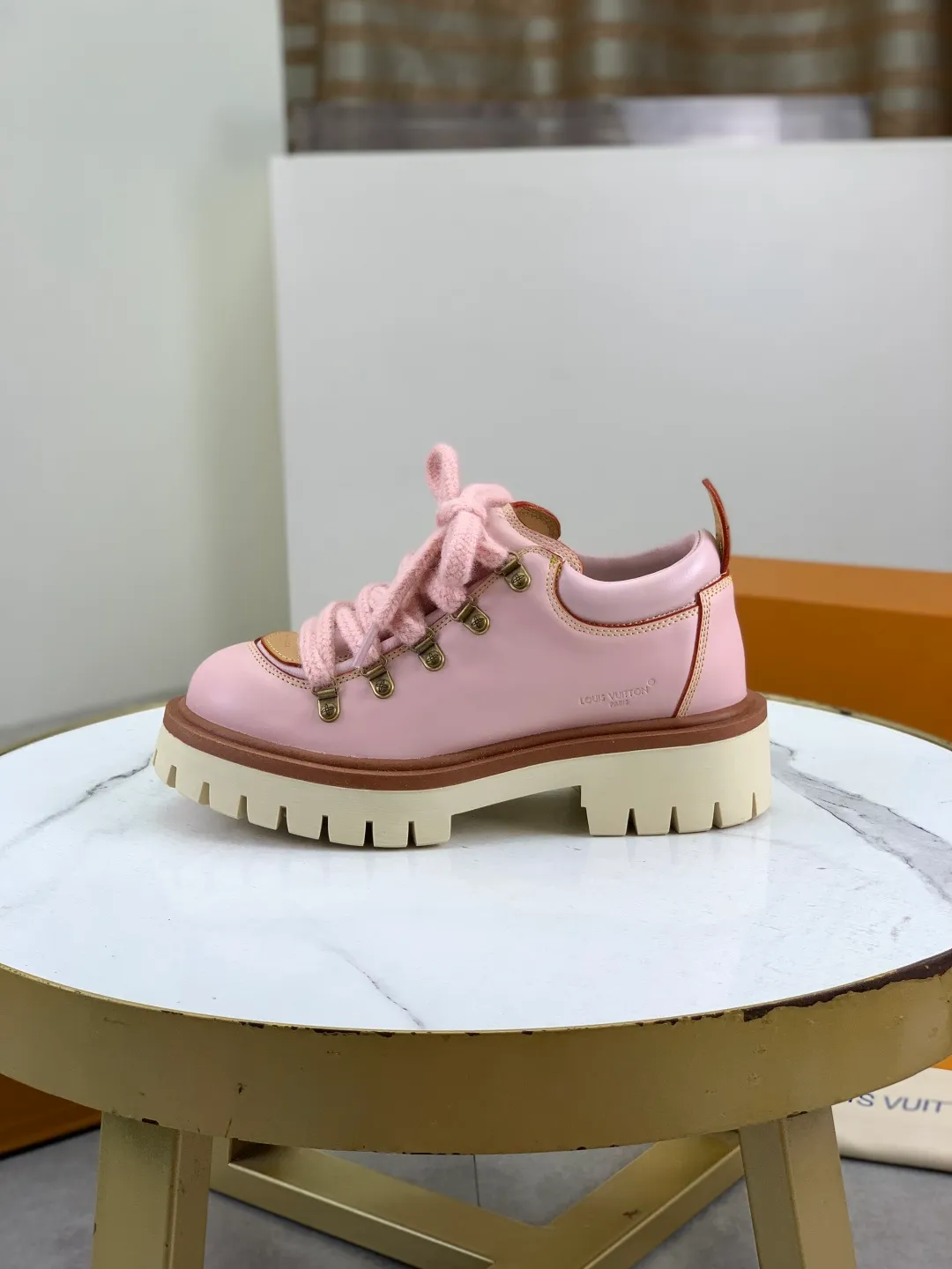 Men's shoes 💰P680 new LV | Louis Vuitton 🧡💚2025 autumn and winter new models, top version ⚠️ The counter features the latest LV REMIX lace-up mountaineering derby shoes, new hard goods 🆕 ❥BS purchasing level! Full of high-end feel! A popular model among bloggers at home and abroad, it’s retro and fashionable, and looks stunning on your feet! Mainly recommended models on the official website★ ━━━━━ ЅᏇєєt ━━━━━ ▪️Upper: top-grade first-layer cowhide ▪️Lining: imported sheepskin ▪️Outsole: original open-molded TPU non-slip outsole ▪️Sole height: 3.5cm ▪️Shoe size: Women 35-41 (41 customization is not returnable) Male 39-45 (46 customized, non-refundable)